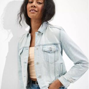 NWOT American Eagle Classic Denim Jacket Women's Size M Light Wash